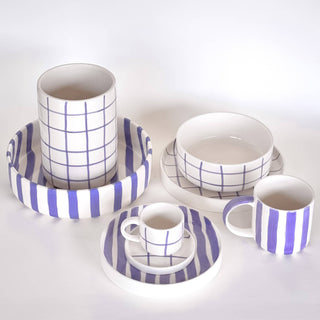 Pasteļvioleta keramikas krūze ar vertikālām svītrām - 300ml.