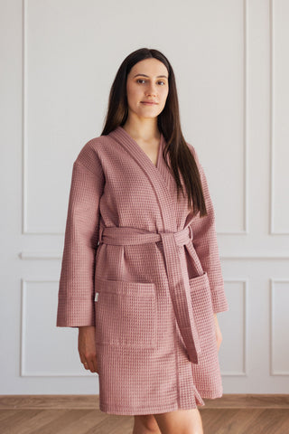 100% Cotton Lightweight Waffle Dressing Gown
rozā sieviešu halats īss , pieejami arī lieli izmēri