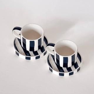 Espresso kafijas krūzītes ar apakštasītēm melnas ar baltu - svītrainas (Komplektā 2gb - 4 vienības)