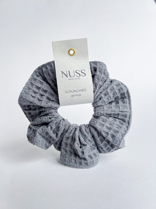 Pelēka matu gumija - ''scrunchie''