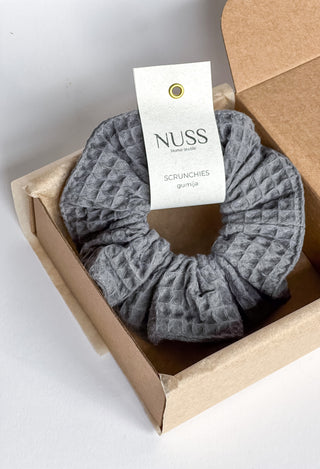 Pelēka matu gumija - ''scrunchie''