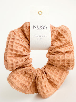 Karameļu krāsas matu gumija - ''scrunchie''