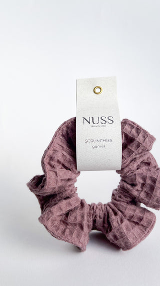 Plūmju krāsas matu gumija - ''scrunchie''