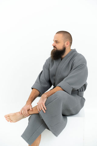 Kvalitatīvs vafeļauduma halāts internetā vīriešiem / Lux bathrobe for men in gray colour