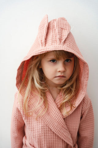 Nuss rozā vafeļauduma halāts bērniem ar kapuci un zaķa austiņām |  Nuss waffle robe for kids with hood in pink colour