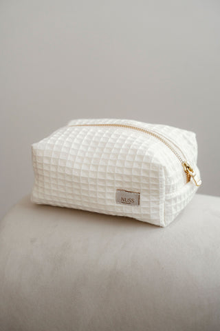 balts kosmētikas maks ar zeltu