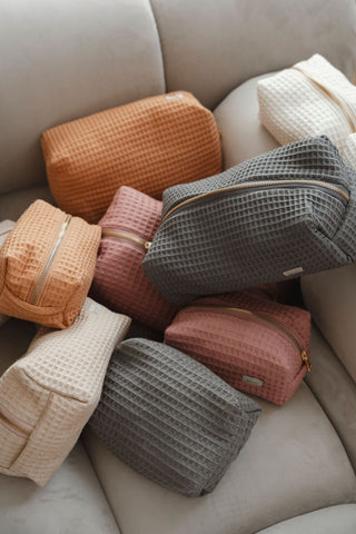 Nuss kosmētikas maki dažādās krāsās