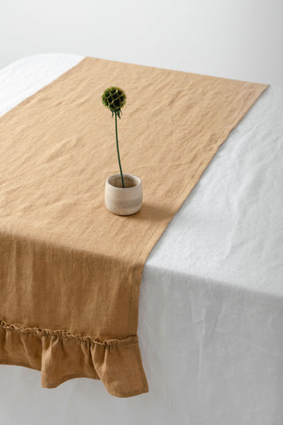 karameļu lina celiņš ar volāniem no sāniem