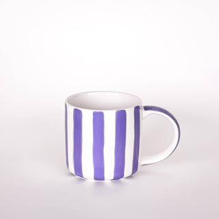 Pasteļvioleta keramikas krūze ar vertikālām svītrām - 300ml.