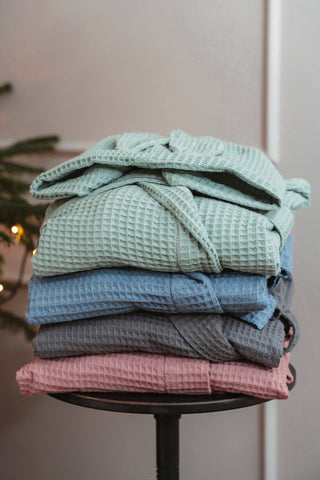 Nuss piparmētru zaļš bērnu halāts ar kapuci | Nuss sage green waffle robe for kids with hood