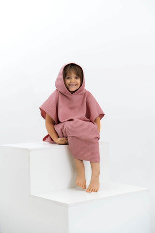 Rozā dvielis bērniem ar kapuci - persiku krāsas pončo | Pink towel for kids with hood - peach color poncho