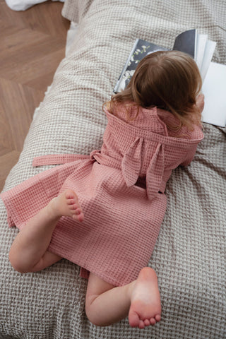 Bērnu halāts ražots LAtvijā, roku darbs. rozā krāsā kokvilnas halāts mazuļiem un bērniem.